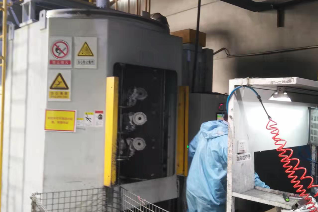 Spinner-hanger-shot-blasting-machine