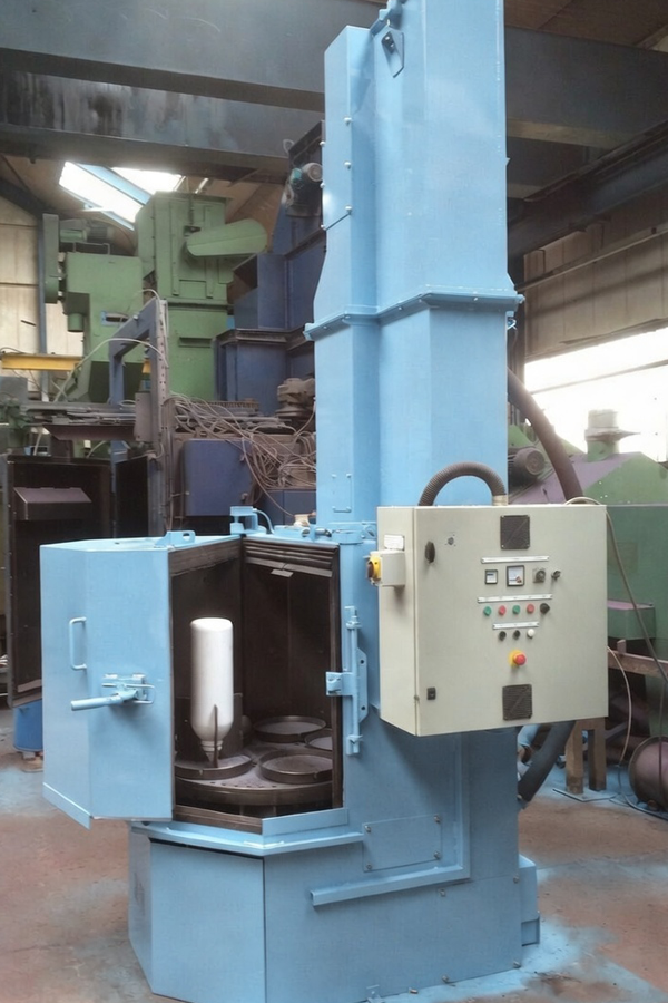 Disa-rotary-indexing-satellite-turn-table-turbine-blasting-machine7