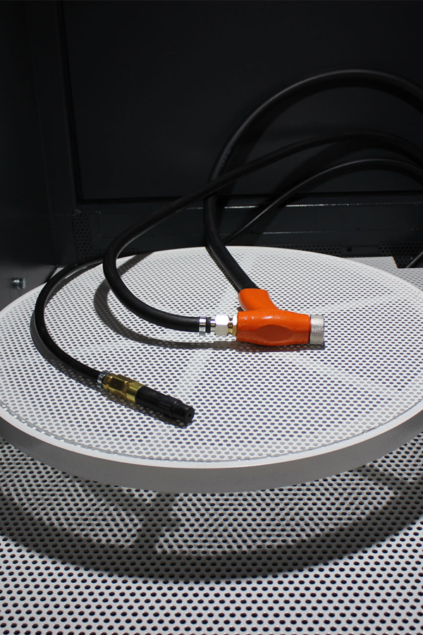 Internal-blow-down-gun