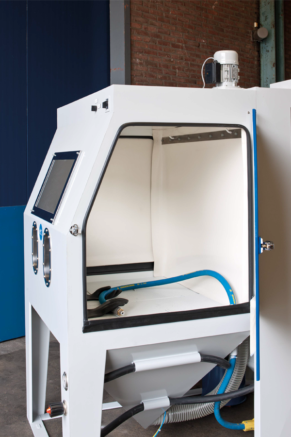 Suction-blast-cabinets5