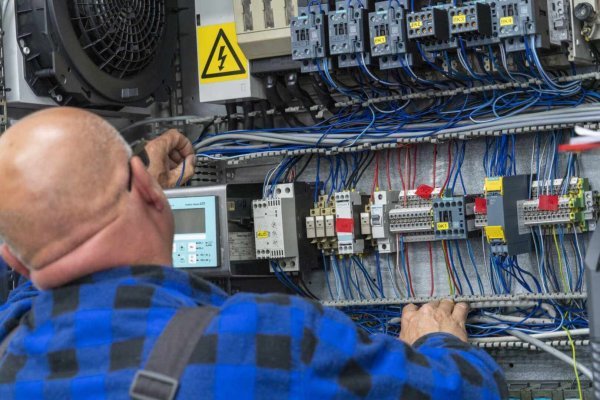 Comprehensive-Guide-to-Shot-Blasting-Machine-Maintenance-and-Care